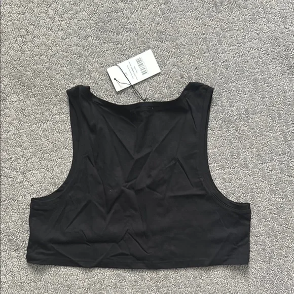 Black Sleeveless Crop Tank Top - Picture 4 of 4